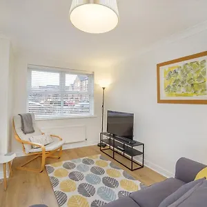  Holiday home Hansom Place